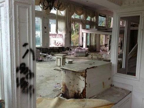 Biệt thự xa hoa trong phim 'Vườn sao băng' giờ tan hoang, đổ nát