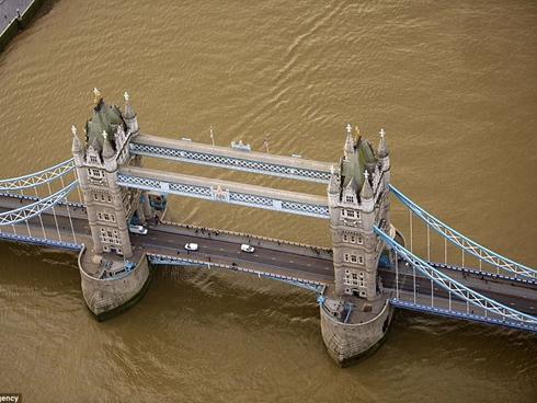 Những cây cầu nổi tiếng thế giới nhìn từ trên cao