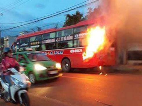 Nhà xe nói về tiếng nổ khi ôtô giường nằm bốc cháy