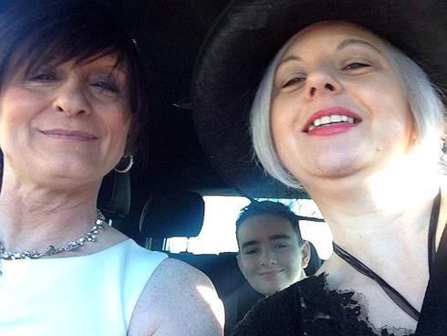 Không thể tin nổi, kỷ niệm 21 năm ngày cưới, đôi vợ chồng người Anh lại có hành động bất ngờ đến vậy