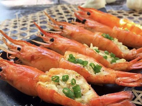 Tôm nướng tỏi kiểu này, không thèm ăn mới là lạ