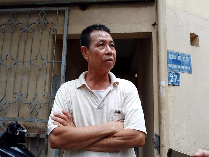 Ông Bình cho biết, người dân nỗ lực phá cửa nhưng không được