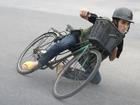 Clip hài: Tình huống hài hước của trẻ khi tập xe đạp