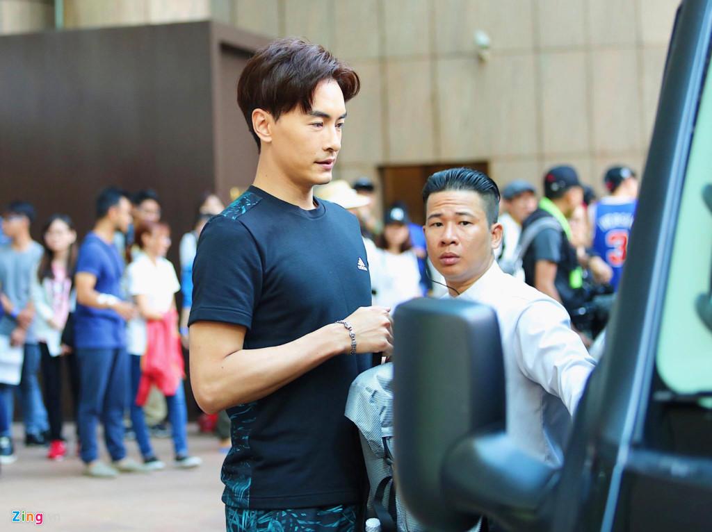 Vợ chồng 'Triệu Mẫn' Giả Tịnh Văn và Trịnh Nguyên Sướng đến Việt Nam ghi hình -4