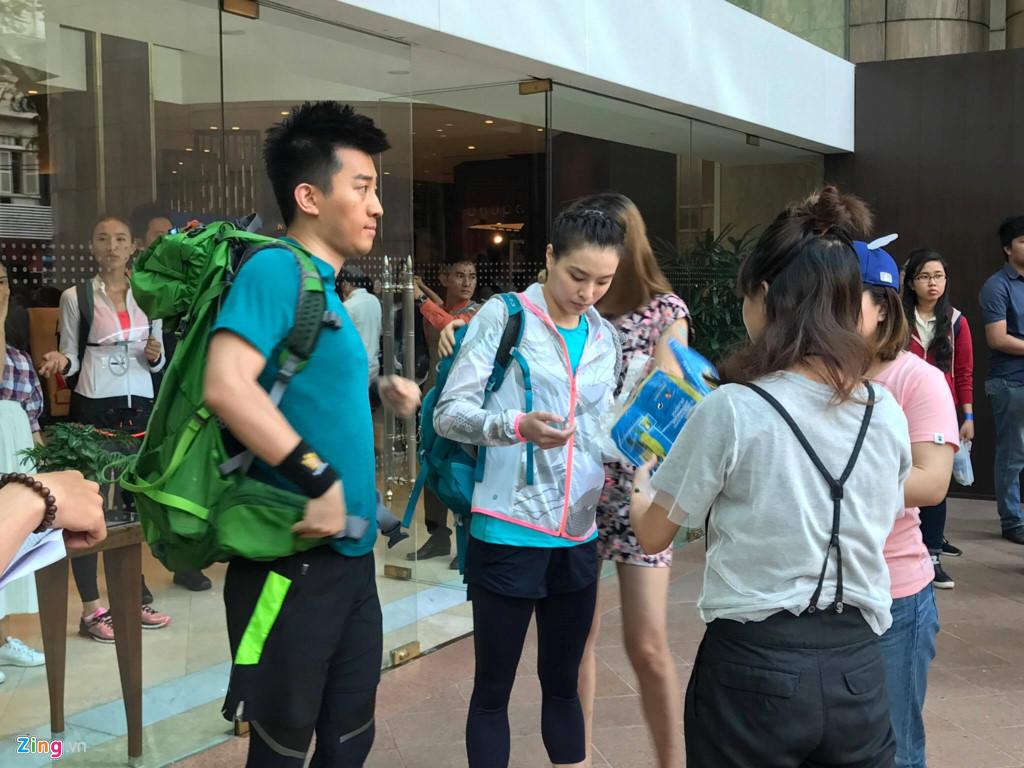 Vợ chồng 'Triệu Mẫn' Giả Tịnh Văn và Trịnh Nguyên Sướng đến Việt Nam ghi hình -8