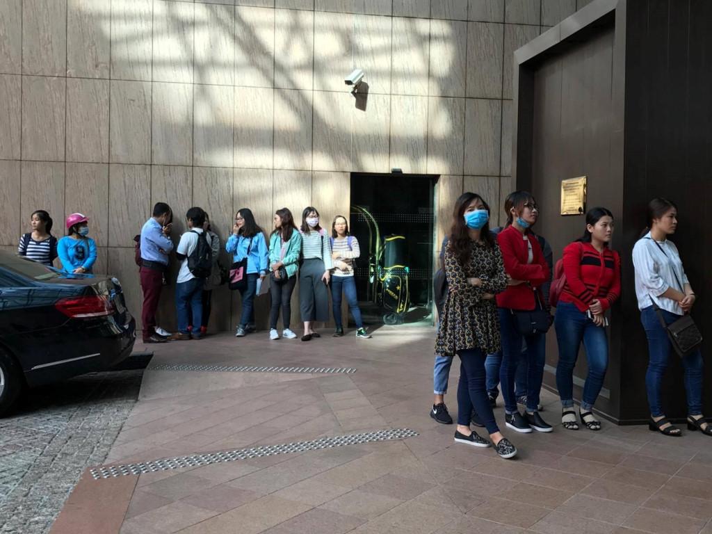 Vợ chồng 'Triệu Mẫn' Giả Tịnh Văn và Trịnh Nguyên Sướng đến Việt Nam ghi hình -10