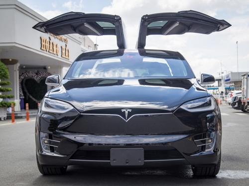 Tesla Model X - SUV chạy điện đầu tiên tại Sài Gòn