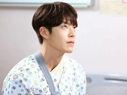 Nhãn hàng gây phẫn nộ khi chấm dứt hợp đồng với Kim Woo Bin vì anh bị ung thư