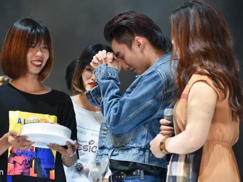 Sơn Tùng tiên phong xây dựng cộng đồng fan chuẩn Kpop ở Vpop