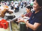 Xe gỏi khô bò đặc biệt nhất Sài Gòn: 50 năm không có quán hàng, khách ngồi la liệt dưới gốc cây