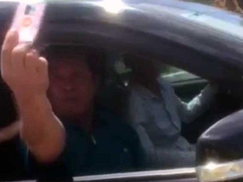 Người đàn ông vụt gậy golf vào cảnh sát giao thông trên phố Hà Nội-2