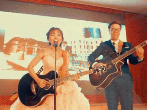 Cô dâu khoe giọng hát cực ngọt trong đám cưới hút trăm nghìn lượt xem