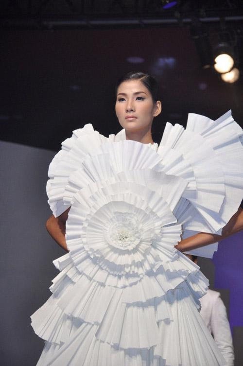 thời trang đẹp của sao hoàng Thùy - 6