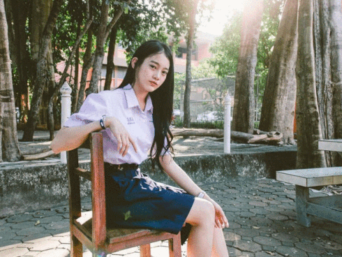 Chỉ là bức ảnh mặc đồng phục, hot girl Thái khiến bao người ngây ngất