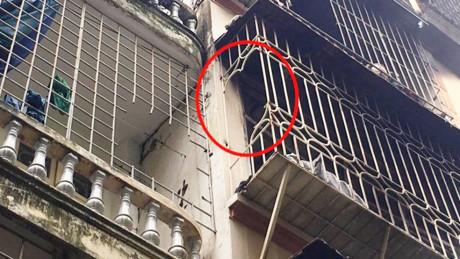 Song sắt vô tình làm bịt kín lối thoát hiểm khi gia đình có hỏa hoạn