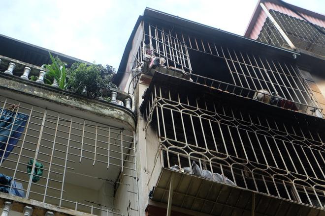 Nạn nhân bị mắc kẹt khi xung quanh nhà bao vây bằng song sắt như thế này