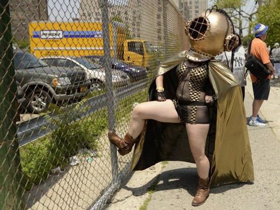 Ảnh hài: 'Đầu hàng' trước bộ đồ 'truất' nhất quả đất của chị em (P1)