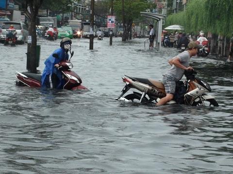 6 cách khắc phục xe chết máy do trời mưa