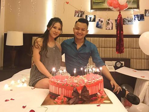 Được chồng 'soái ca' yêu chiều vô điều kiện, mẹ bầu xinh đẹp đáp lễ bằng quà sinh nhật 'khủng' trước khi... lâm bồn