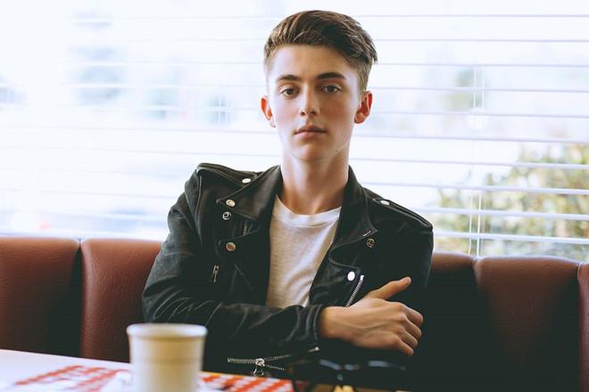 Greyson Chance công khai là người đồng tính -1