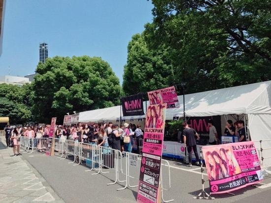 Netizen hốt hoảng: Showcase Black Pink mà nhìn qua tưởng… SNSD