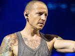 Cả thế giới bàng hoàng trước tin ca sĩ chính nhóm Linkin Park treo cổ tự sát