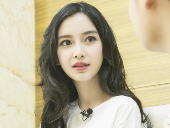 Angela Baby tiết lộ cân nặng trong thời gian mang thai