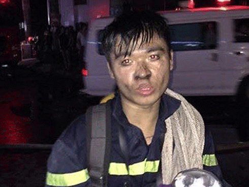 Thượng sĩ Trương Duy Tùng sau một đám cháy. Ảnh: VietNamNet