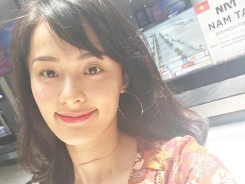 Tin sao Việt 21/7: Sau sóng gió tình ái, Hạ Vi học cách mỉm cười