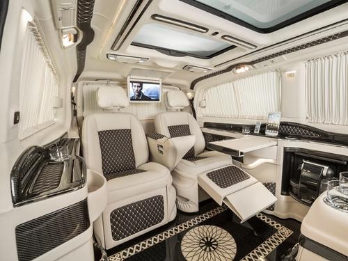 Chiếc limo có hình dáng như xe tải nhỏ