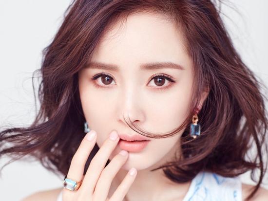 Dương Mịch bị chỉ trích vì 'ép' con gái 3 tuổi học cả mùa hè