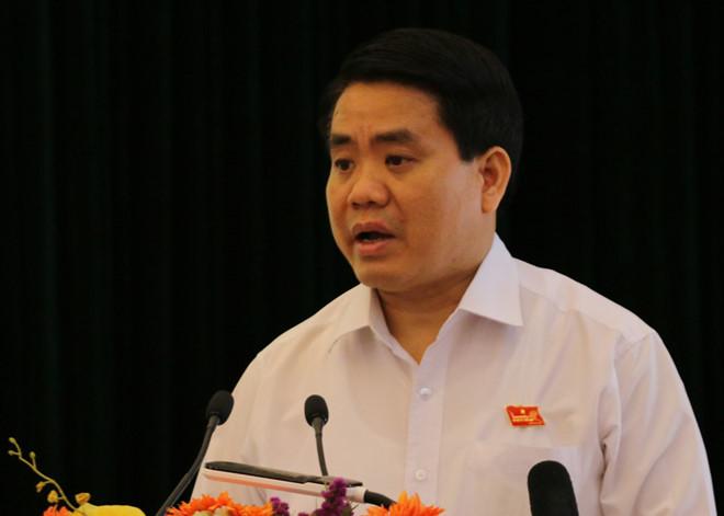 Ông Nguyễn Đức Chung phát biểu tại buổi tiếp xúc cử tri. Ảnh: Quang Anh.