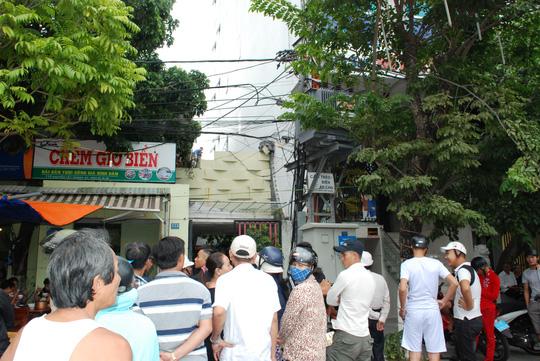 Hiện trường nơi xảy ra vụ nhảy lầu tự tử ở nhà nghỉ M.T, Đà Nẵng