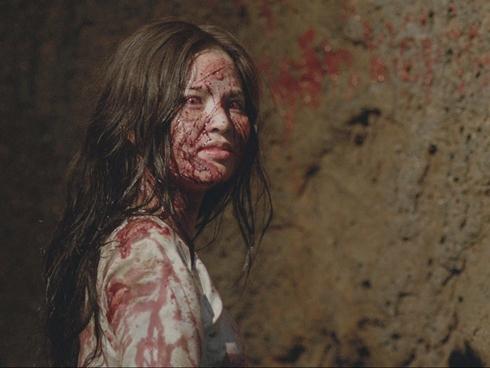 Lời nguyền gia tộc: Những con ma khiến người xem phì cười vì thiếu muối!-9