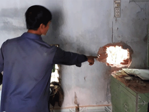 Tin nóng trong ngày 28/7: Bé gái 4 tuổi bị bỏng cồn nướng mực cháy rực như ngọn đuốc-7