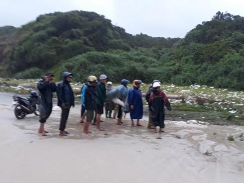 Hai người phụ nữ hoảng loạn phát hiện xác người trong tủ quần áo-2