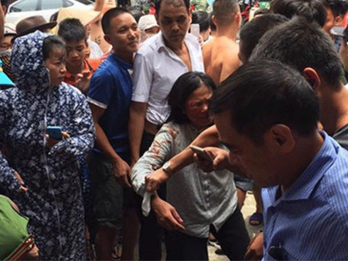 Clip cận cảnh chân dung kẻ đánh đập dã man 2 người bán tăm vì nghi ngờ bắt cóc trẻ em