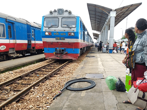 Sa thải trực ban ngủ quên khiến 2 đoàn tàu suýt đâm nhau