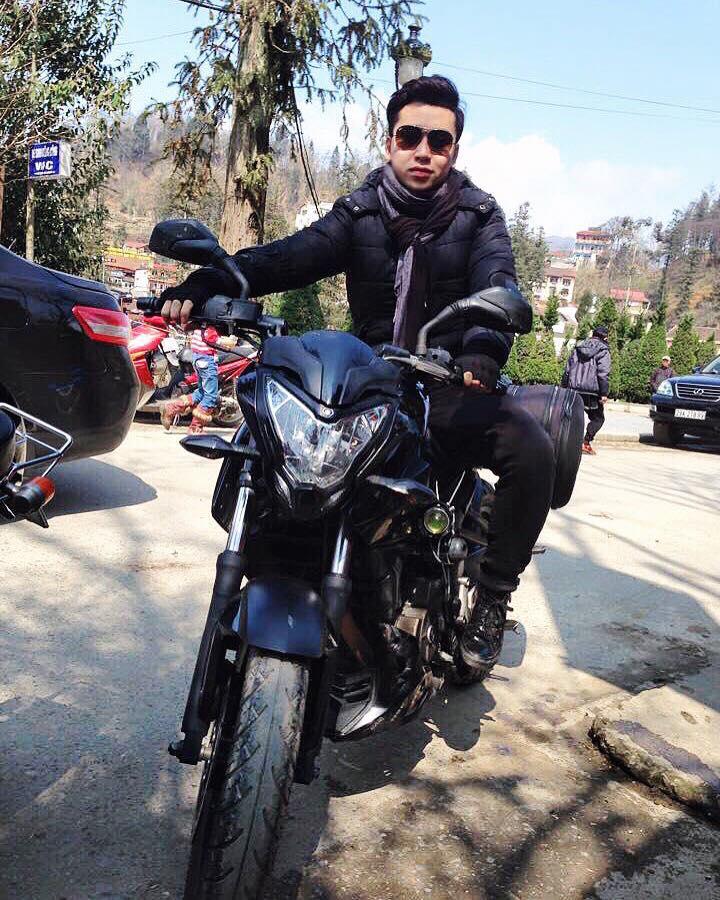 Sau khi tốt nghiệp trường Đại học Sư phạm Hà Nội, thầy giáo hot boy đang giảng dạy bộ môn Tâm lý tại trường THPT Nguyễn Bỉnh Khiêm (Hà Nội). Không chỉ sở hữu ngoại hình đẹp long lanh, thầy giáo trẻ còn có thành tích học tập xuất sắc khi đạt giải nhất và giải nhì Nghiệp vụ Sư phạm cấp Trường của trường Đại học Sư Phạm Hà Nội qua các năm 2013, 2014, 2015.