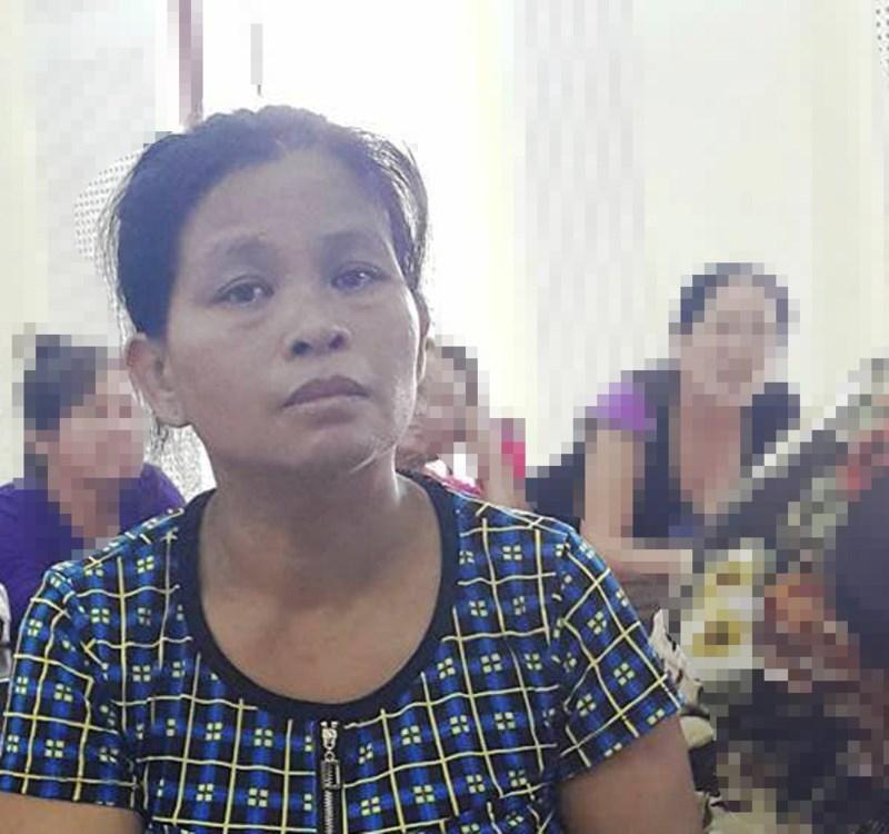 Bị cáo Moong Mẹ Phia tại tòa đã giết chồng do bị chồng bạo hành dẫn đến ức chết suốt thời gian dài