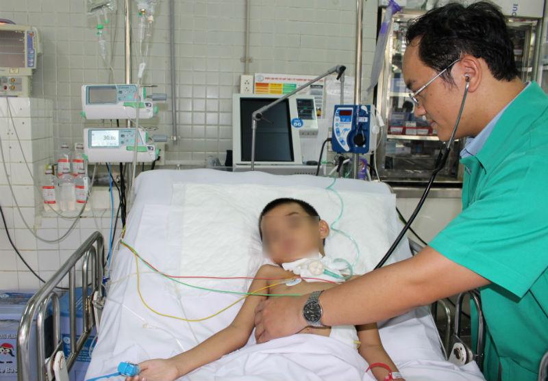 Bệnh nhi đang được điều trị ở Bệnh viện Chợ Rẫy