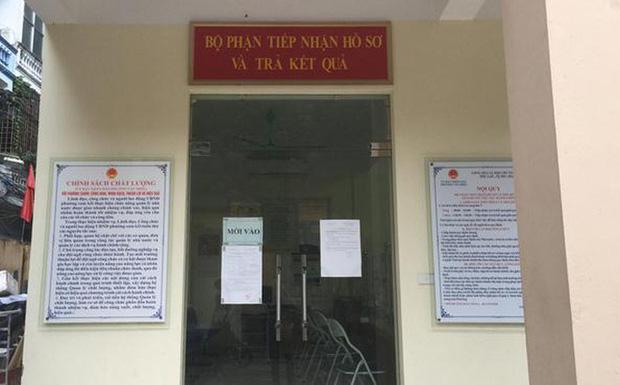 Bộ phận một cửa của UBND phường Văn Miếu.