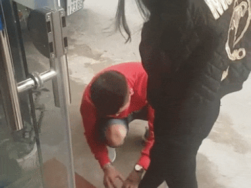 Nhan sắc thật của 'hot boy khẩu trang' làm các cô gái phát cuồng-10