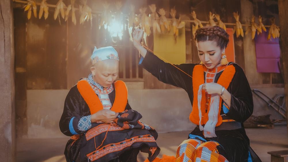 Tạo hit với MV dài 5 phút, có ai ngờ Bích Phương chỉ mặc 2 bộ quần áo giản dị không ngờ-2