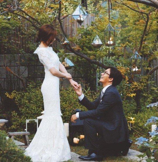Bà xã Bae Yong Joon khoe cuộc sống giản dị trong biệt thự 200 tỷ nhân kỷ niệm ngày cưới-1