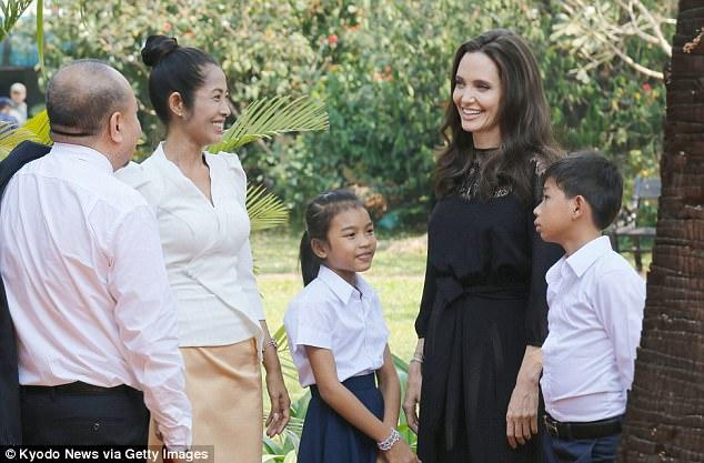 Angelina Jolie was accused of being cruel when using money to lure poor children into acting in movies - 1
