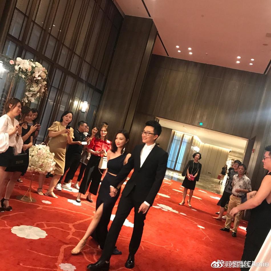 Lễ đính hôn lộng lẫy của bạn gái cũ thiếu gia giàu nhất Trung Quốc-4