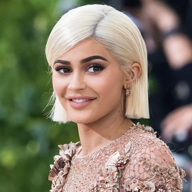 Hot girl sở hữu đôi môi gợi cảm nhất Hollywood ăn chay trường để giữ thân hình săn chắc, quyến rũ-1