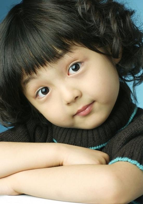 Ngỡ ngàng trước nhan sắc kém xinh của sao nhí bị bắt nạt trong 'Gia đình là số 1'-5