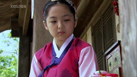 Ngỡ ngàng trước nhan sắc kém xinh của sao nhí bị bắt nạt trong 'Gia đình là số 1'-7